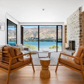 Lakeside Luxury 2 Bedroom Apartment