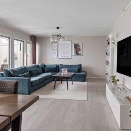 Nyrenoverat familjehus för 8 pers nära strand & centrum, AC & uteplats、ハルムスタッドのホテル