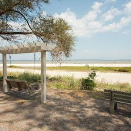 Seaside Bliss Awaits Your Dream Beach Getaway!