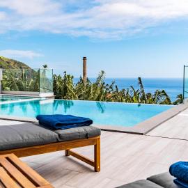 Villa Anita ,beautiful sunset, Hotel in Arco da Calheta