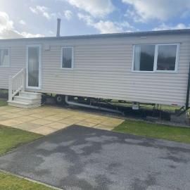 Delightful two bedroom caravan on Par Beach., hotel a Par