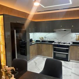 شقة 200 متر جديدة بالكامل للايجار في الحى التاسع مدينة العبور القاهرة, hotell i Obour