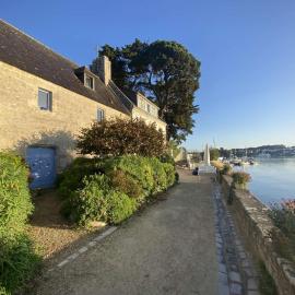 Combrit Sainte-Marine: T2 duplex rénové avec jardin privé et vue sur port - FR-1-481-91, hotel em Combrit