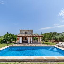 Villa Roqueta by Sealand Villas, hotel in Pollença