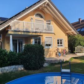 Phantastisches Haus mit Pool direkt in München, hotel in München