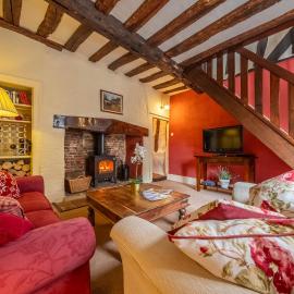 Medieval cottage in rural village - Duke's Lodge, hotel in Bildeston
