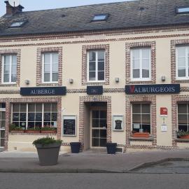 Logis Hôtel Restaurant Auberge du Valburgeois, hotell sihtkohas Sainte-Gauburge-Sainte-Colombe