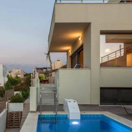 Luxury Chrismina villa - private pool, hotel v mestu Lygaria