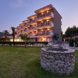 Hotel Sarti Beach，薩爾蒂的飯店
