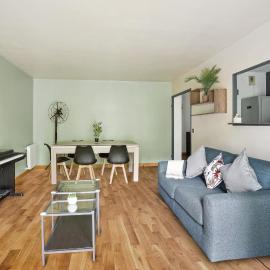 Appartement Chic avec terrace et parking, hotel in Sartrouville