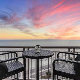 Gorgeous Oceanview 3BR Luxury Condo - Latitude, hotel a Gulfport