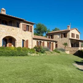 Casale con vista colline