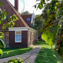 Aan de Dijk, hotel Edamban