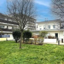 Appartement spacieux avec rooftop et garages privés à 3 min de la gare d'Épernon - FR-1-581-129