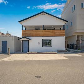 Sunset Beach Retreat next to Water Tower and Ocean, хотел в Сънсет Бийч