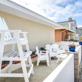 5 Bedroom 4 Bath Duplex with Parking on 46th St!