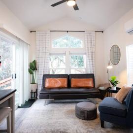 Peaceful Tiny Home Loft and Sauna, готель у місті Сан-Луїс-Обіспо