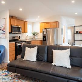 Modern 2-Bedroom Eucalyptus House, hotel in San Luis Obispo