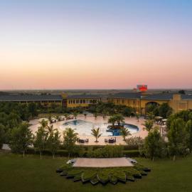 Dwarka में, होटल Hawthorn Suites by Wyndham Dwarka
