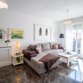 Luna Apartment, hotelli kohteessa Armilla