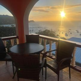Immaculate 3 Bed Villa Overlooking Admiralty Bay, hotelli kohteessa Union