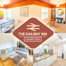 The Railway Inn MK - Victorian 3-Bedroom Home with Sauna, Jacuzzi Bath, FAST WI-FI & Free Parking, hotel in Milton Keynes