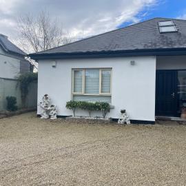 Double bedroom with private toilet and shower, easy to city center, hotell i Dublin