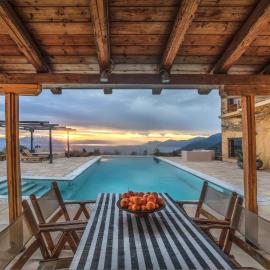 Villa Daphne Private Pool & Amazing View, hotel en Dhamiá