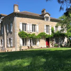 Grande maison en pierre de taille avec piscine, sauna et jacuzzi