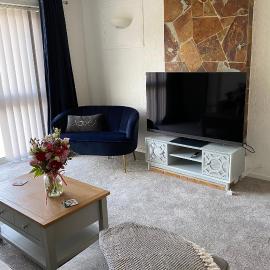 Spacious 2 Bed Village Flat sleeps 4/6