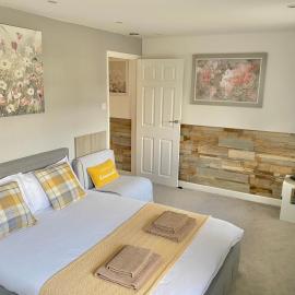 Cristina Modern, hótel í Horley