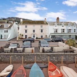 Beach Front Flat Shaldon with Parking