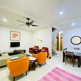 HOMESTAY DSENJA, hotel in Kepala Batas