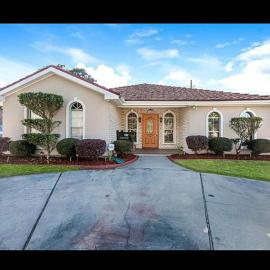 Southern’s Beauty2 very close to airport, hotel in Kenner