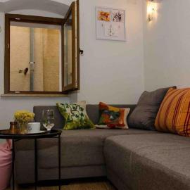 Lovely vacation house in old city Cres with parking