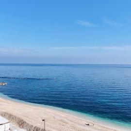 N276 - Numana, bilocale fronte Spiaggiola con piscina, хотел в Нумана