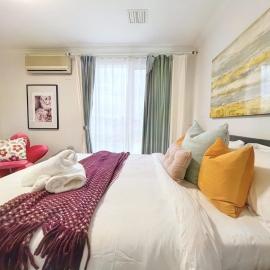 Spacious and Elegant house with study room in Doncaster, hotel u gradu Donkaster