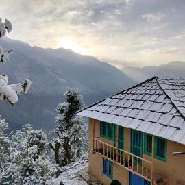 Old Is Gold Mudhouse Tandi Jibhi, hotel in Jibhi