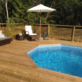 Boutique Archipelago Retreat with Private Pool & Designer Interior, hotel v mestu Djurhamn