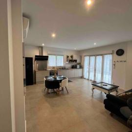 Logement 2 chambres sur propriété privé de 3500m2, hotel v destinaci Cestas