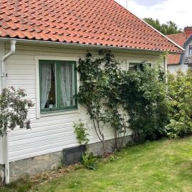 Central Close to beach and tennis