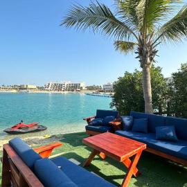 فيلا بيتا خصوصيه في الشاطئ والمسبح, hotel in Durat Alarous