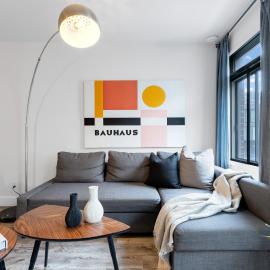 Urban – Spacious 2BR Suites in Plateau Near Downtown Montréal
