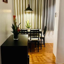 Modern Condo for Couple with Wi-Fi, Netflix & Kitchen, 1 min to MRT Boni: Manila şehrinde bir otel