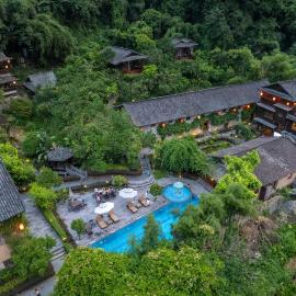 Yangshuo Ancient Garden Boutique Hotel-English speaking team&Swimming pool&Activities organized&Free pick up from Airport or TS over 4 nights, отель в Яншо