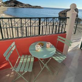 Luxury Catalan Bay Beach House - Sea + Rock Views, hotel a Gibraltar