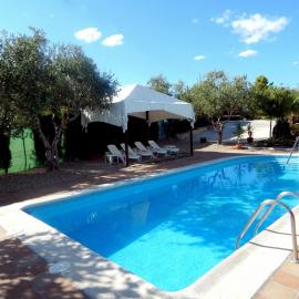 Villa María - Pista de Padel y Piscina, hotel v destinácii Baena