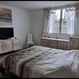 Belle chambre privée avec douche et toilette indépendantes dans une magnifique villa