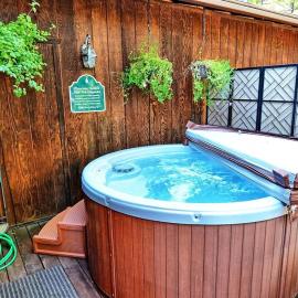 *Pinecone Hollow*Hot Tub & Game Room, Families, hotel in Arnold
