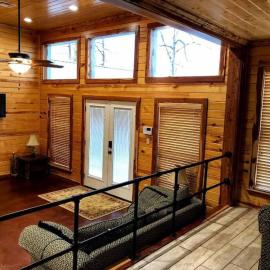 Bay Dreamer Custom Lakefront House, Boathouse and, hotel in Alliance